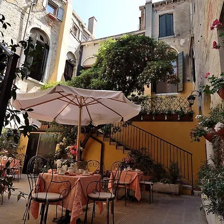 로칸다 라 코르테 4*