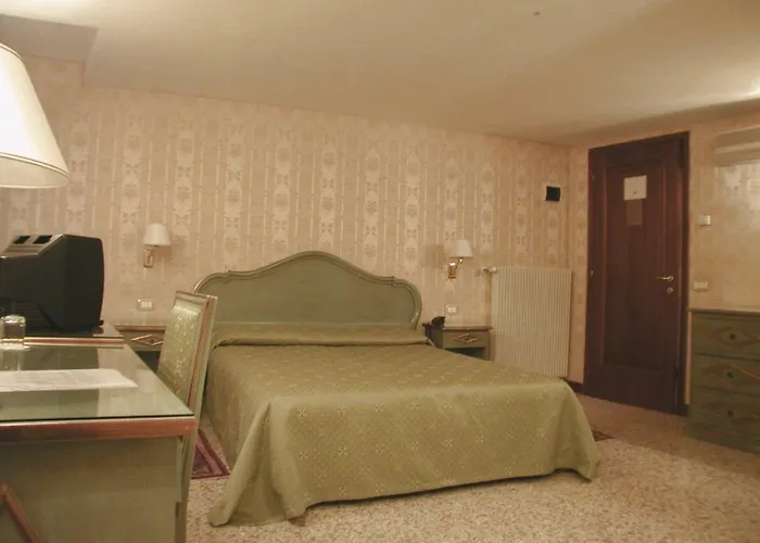 La Corte Nocleg ze śniadaniem 4*