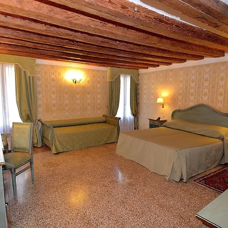 فندق مبيت وإفطار La Corte 3*