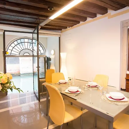 La Corte 4* البندقية