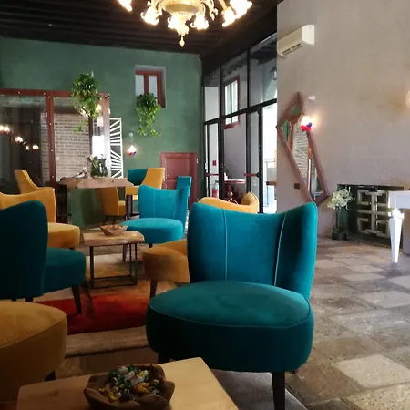 La Corte 3* البندقية