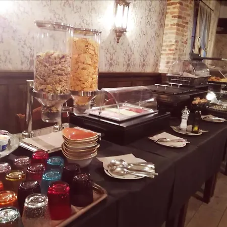 ロカンダ ラ コルテ ベッド・アンド・ブレックファスト 4*