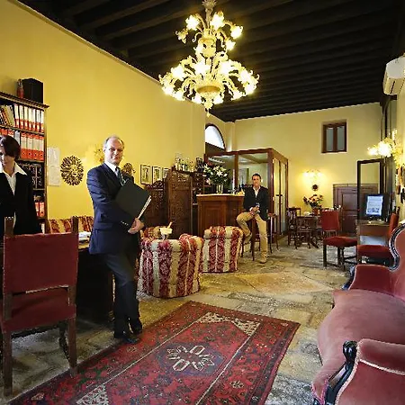 ベッド・アンド・ブレックファスト ロカンダ ラ コルテ 4*